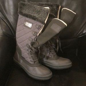 Grey Laneige Canada boots size 10